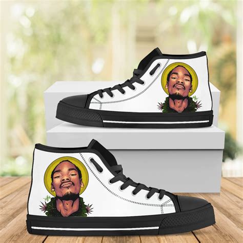 SnoopShoes 